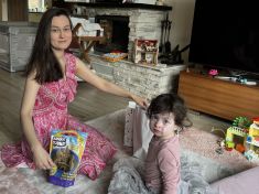 Agátka se narodila se vzácnou nemoci. Její kůže je křehká jako křídla motýlů