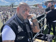 Jágrův kadeřník navrhl vlastní hodinky. Cena? 77 tisíc korun