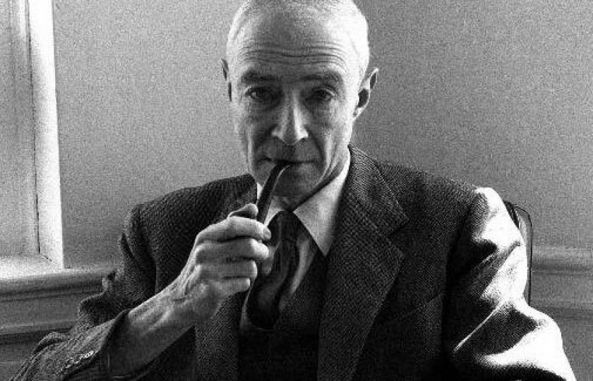 Ničitel světů Oppenheimer se podílel na smrti statisíců lidí. Atomovku řešil i s Einsteinem