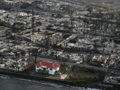 Zázračného domu na Maui se plameny požáru ani nedotkly. Zachránila ho souhra náhod