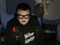 Nekompromisní příběh českého krále zvrhlosti. Samir Hauser odhaluje pravou tvář devadesátek