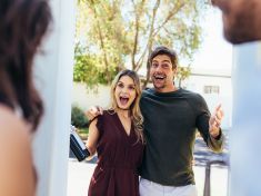 Buranem snadno a rychle? Lektor etikety radí, co rozhodně nedělat na návštěvě