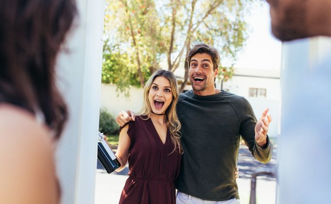 Buranem snadno a rychle: Lektor etikety varuje před chybami, které na návštěvě dělá skoro každý