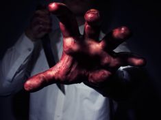 Proč nás fascinují sérioví vrazi a milujeme true crime?