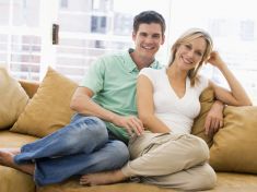 Ženy chtějí mladšímu muži pouze dopřát vlastního potomka, říká koučka. Bývají o sedm let starší, dodává embryolog