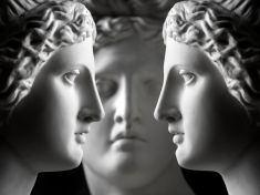 Mnohoženství po česku: Dekády v manželství, desítky let ve vztahu