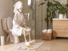 Na záchodě se raději příliš nenamáhejte, radí odborníci. Může vás to zabít