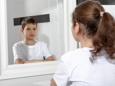 Z Elišky se stal René. „Občas jsem si poplakala, ale dítě prostě milujete,“ říká o tranzici matka