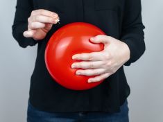 Plynatost: Tiché, ale sociálně smrtelné dilema