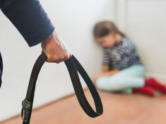 Mělo by zlobivé dítě dostat na zadek? Rozhodně ne, nabádají psychologové