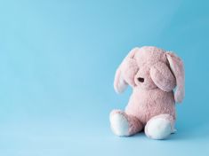 Nezpracovaná traumata z dětství mohou ovlivnit i vaše potomky. Jak prolomit začarovaný kruh