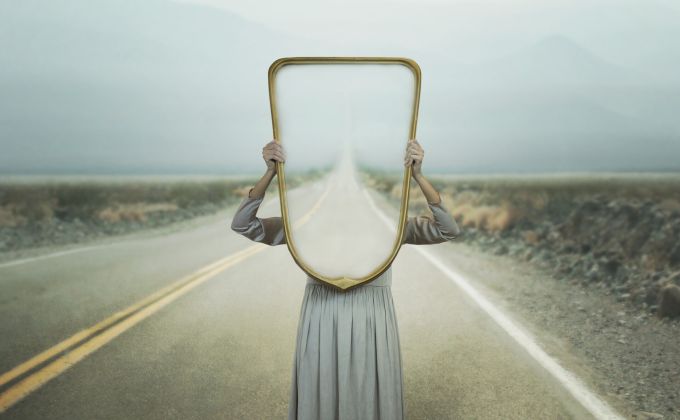 Neviditelná po padesátce: Když žena zmizí z rodiny, vztahů i společnosti