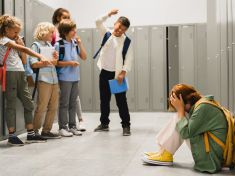 Pět stádií šikany ve škole. Hlídejte u dětí stopy na duši i těle, radí experti