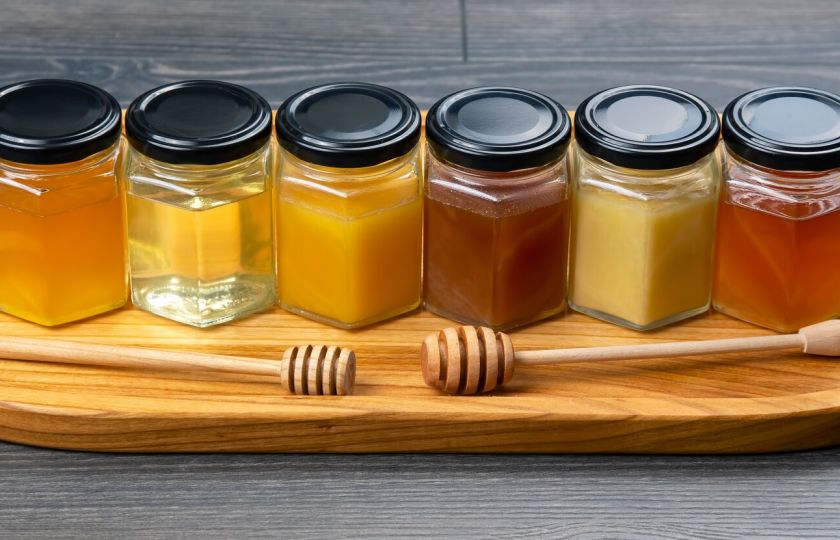 Není med jako med. Kvalitním produktům konkurují i „nastavované“ imitace