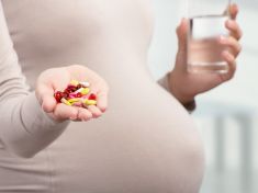 Těhotenství a mateřství s migrénou: Z provozu vás vyřadí i na několik dní