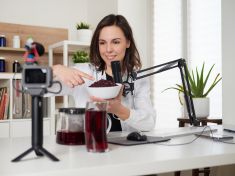 Dietologové se stali influencery. Potravinářský průmysl je „vyžírá“