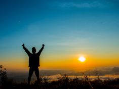 Svoboda, čas na sebe i silnější přátelství. Odhalte výhody single života