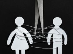 Jak poznat, že stále miluje svého ex? Podle silných emocí i zarytého mlčení