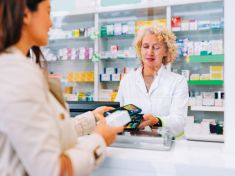 Nejsou to bonbóny, v lécích se nesmíte splést. Překážkou důsledné medikace může být i cena