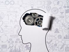 Kritické myšlení přináší větší spokojenost než vysoké IQ. Čím to je?