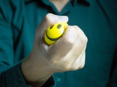 Jsou to hysterky, vyhněte se jim obloukem! Stereotypy a mýty o hraniční poruše osobnosti