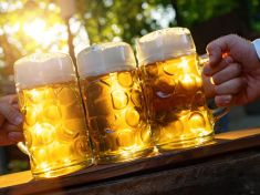 Zahrádka u hospody je vždycky výhoda. Co na nich tolik lidí přitahuje?