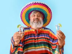 Proč tolik akademiků tvrdí, že umírněná konzumace alkoholu je prospěšná? Jejich zkoumání má vážné nedostatky