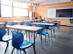 Rasismus a šovinismus do školy nepatří. Kantor ze základky o házení klacků pod nohy i autoritě