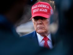 Neplaťte dluhy, Trump to zařídí. Tisíce příznivců amerického prezidenta věří šílenostem. A končí špatně