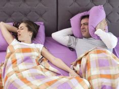 Máte potíže ve vztahu? Spěte každý ve své ložnici, radí britský vědec