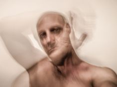 Očistec v hlavě: Paranoidní poruchu osobnosti provází celoživotní nedůvěřivost