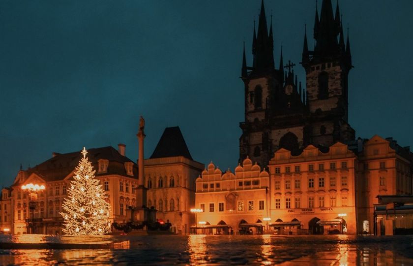Trhovci v Praze vylévají svařák a boří stánky. Změní se vánoční trhy na farmářské?