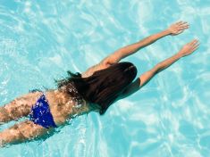 Proč byste měli letos v létě chtít začít s kondičním plaváním