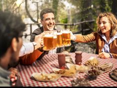 Zahrádka u hospody je vždycky výhoda. Proč vlastně hosty tak přitahuje?