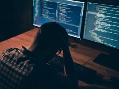 Manosphere I.: O vražedné bublině incelů. Mužů v síti nedobrovolného celibátu