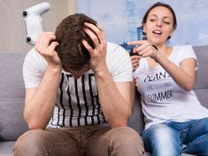 Jak zamést s patriarchátem? Vysmíváním za malé pindíky určitě ne