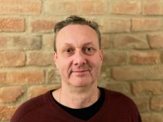 Flowcast @32 Viktor Mravčík: Kratom v Česku užívají statisíce lidí, alkohol je mnohem horší