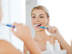 Co jíst po bělení zubů?