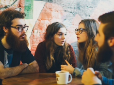 Dvacátníci se bojí budoucnosti víc než senioři. Mladí lidé ztrácejí naději