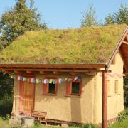 Hliněný slaměný domek za 6000 EUR. (foto: se svolením Petra Skořepy)