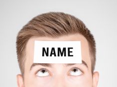 Nemůžete si zapamatovat jména? Zkuste jednoduchý trik s kobylkou