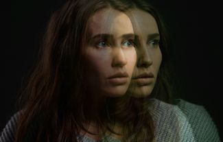 Vidí spiknutí všude. Nejvíc doma. Paranoidní porucha osobnosti ničí vztahy i rodiny. A není vůbec vzácná