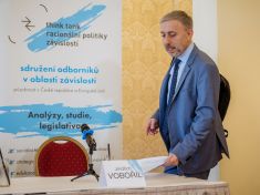 Boj se zombie drogami má svá pravidla: „Represe nefungují, substituce ano,“ říká expert Vobořil