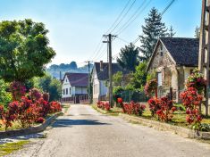 Chcete ušetřit tím, že se odstěhujete na vesnici? Budete zklamaní