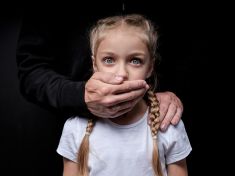 Nebezpečí číhá za rohem. I dnes dětem hrozí únosy, ale je to jinak, než si myslíte