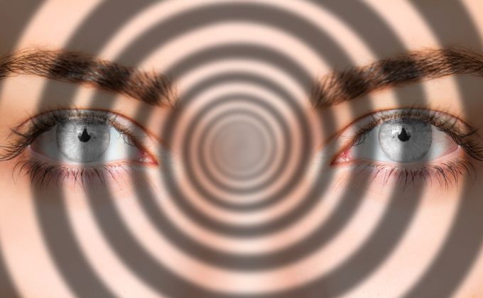 Ničíte si mozek každý den? Neurovědec varuje před 7 nenápadnými zlozvyky