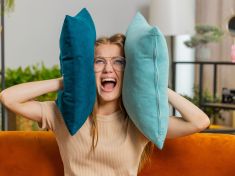 Vrtání, milostné vzdychání a dupající děti. Sousedi jsou někdy peklo