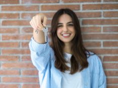 „Nemáš na nájem? Tak za něj zaplať tělem.“ Krize bydlení dohání ženy k zoufalým řešením