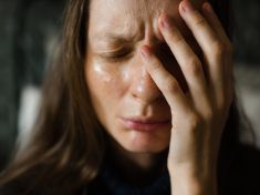 Když i dotek peřiny bolí. Jak se žije s nemocí, kterou dlouho nikdo nebral vážně