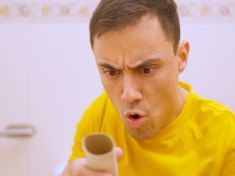 Ranní kafe, rituál a... hotovo. Střeva mají vlastní budík, tvrdí lékaři